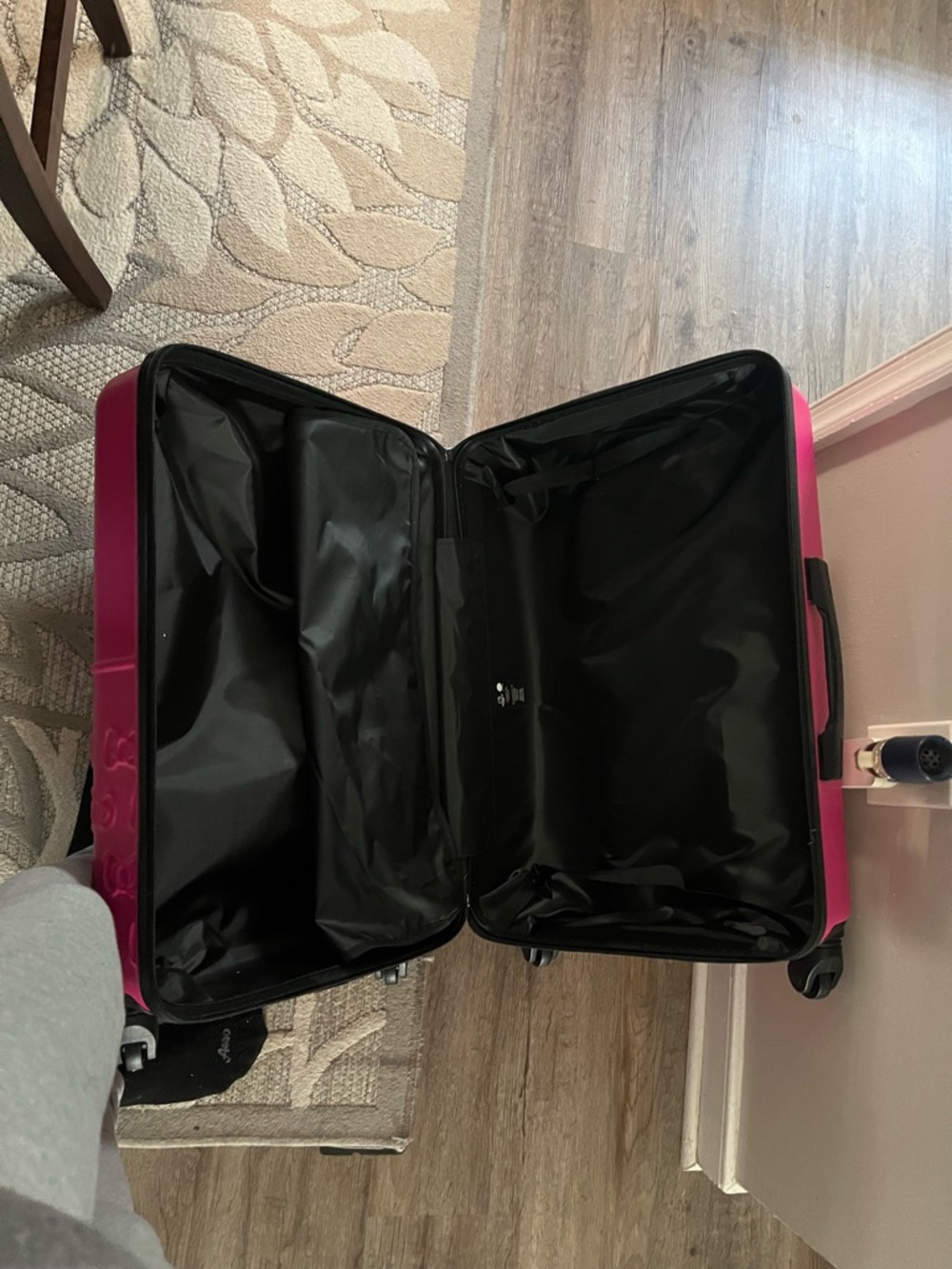 Hello Kitty Hot Pink Hardshell Carry-On Travel Case - Picture 5 of 5